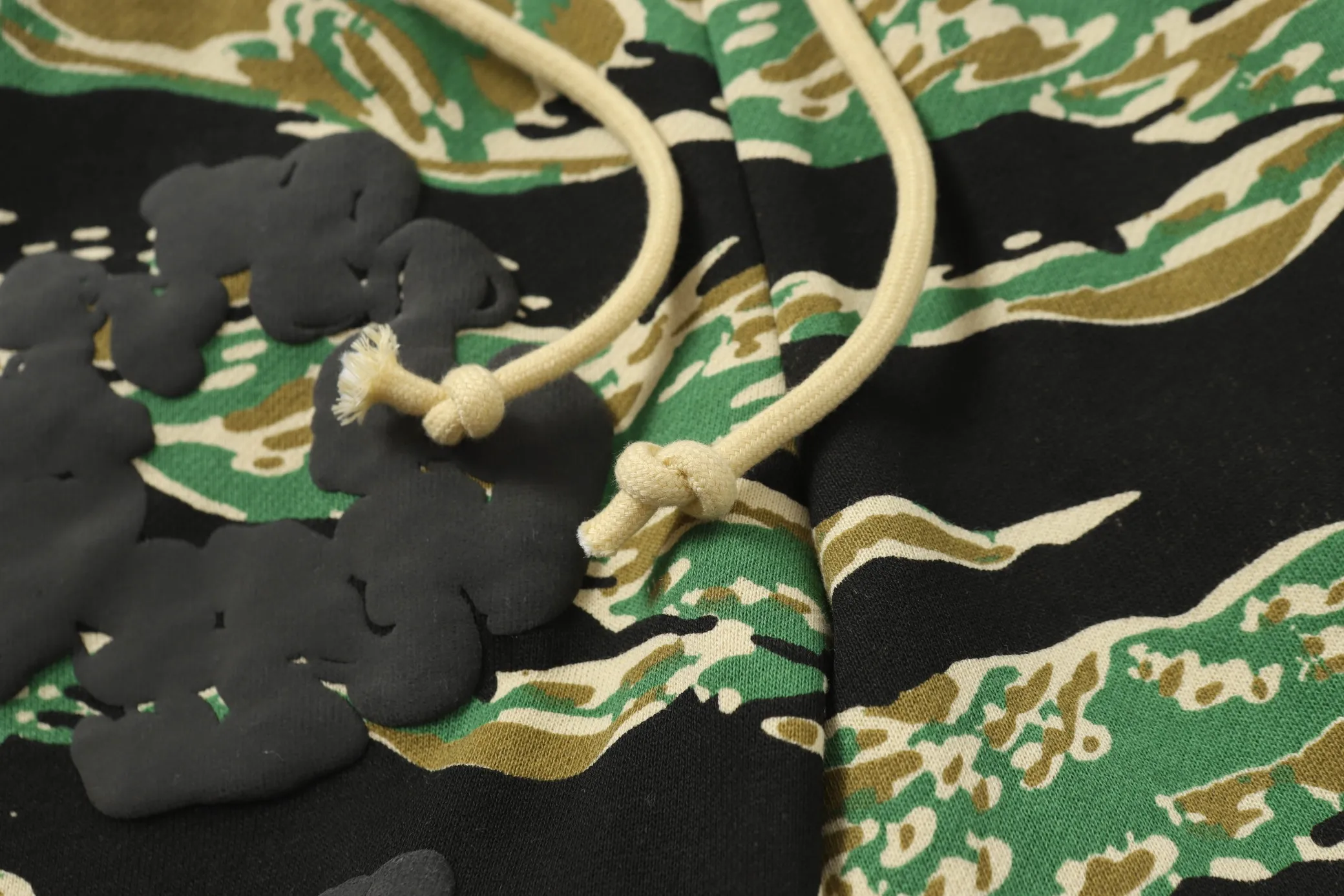 8208# DENIM TEARS Kapok European and American trendy brand high-quality foam flocking camouflage printed shorts Color Camouflage blue Camouflage powder Camouflage gray Camouflage apricot Camouflage green Size S-XL